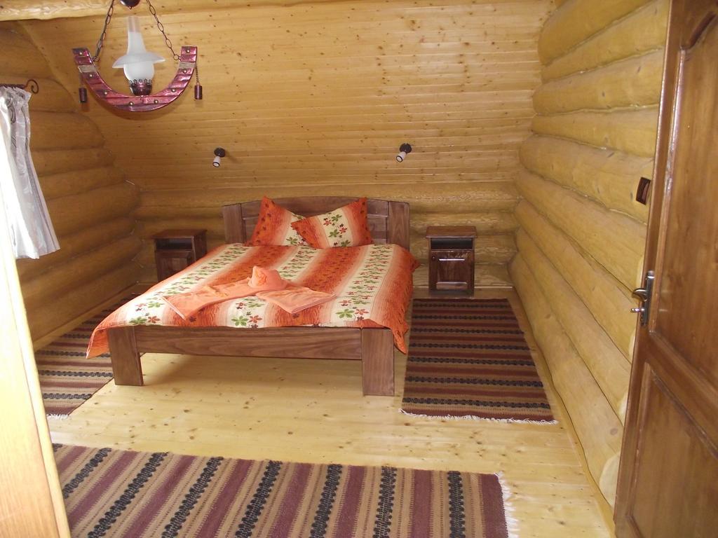 Cabana Piatra Runcului Vatra Moldoviţei Habitación foto