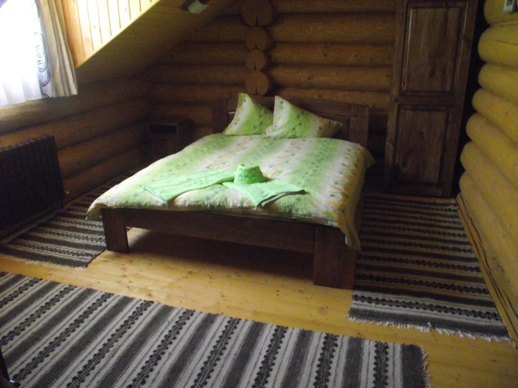 Cabana Piatra Runcului Vatra Moldoviţei Habitación foto
